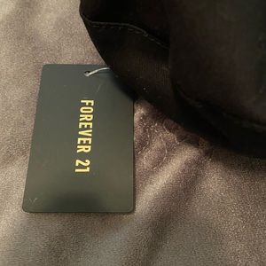 F21 NWT BLACK CABBIE HAT